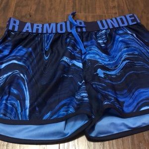 •Under Armour Youth XL Athletic Shorts•